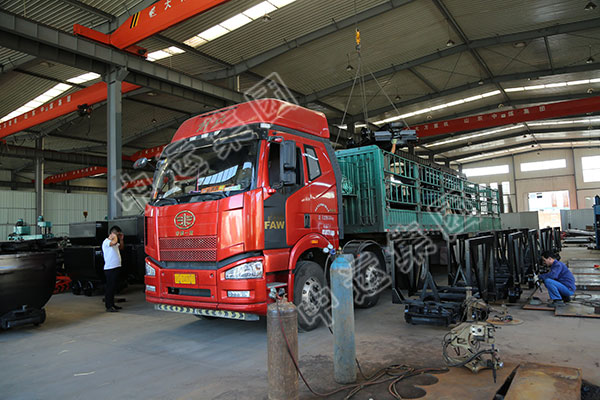 集團(tuán)一批礦用平板車發(fā)往陜西府谷 集團(tuán)一批礦用平板車發(fā)往陜西府谷