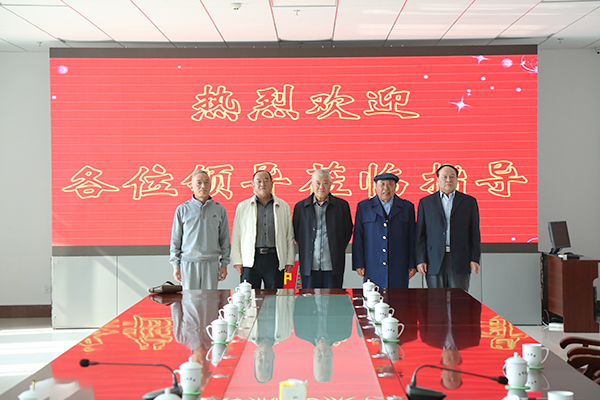 熱烈歡迎原濟(jì)寧市工商局、稅務(wù)局領(lǐng)導(dǎo)蒞臨集團(tuán)參觀指導(dǎo)