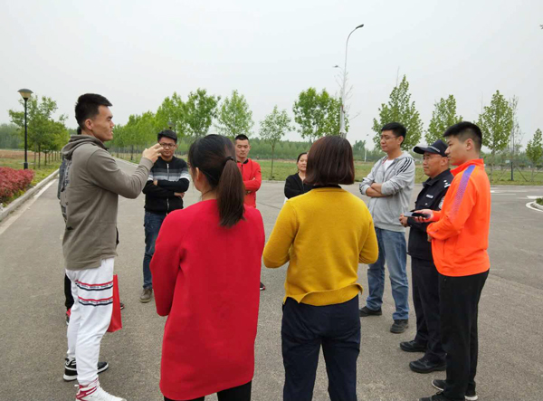 集團團委應(yīng)邀參加濟寧高新區(qū)“激揚青春 共鑄輝煌”戶外拓展訓(xùn)練活動