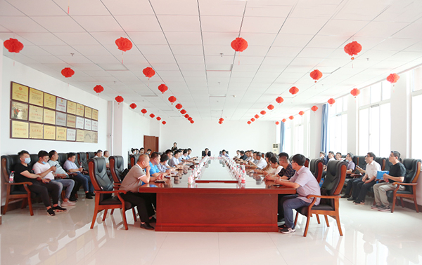 熱烈歡迎淄博市裝備制造業(yè)協(xié)會領(lǐng)導(dǎo)蒞臨集團(tuán)參觀考察