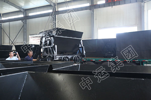 集團(tuán)一批翻斗式礦車(chē)發(fā)往山西長(zhǎng)治