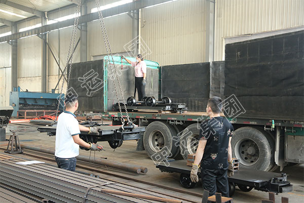 集團一批礦用平板車、液壓支柱發(fā)往陜西某礦